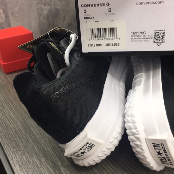 Converse One Star MC18 OX black/white/white
NWT - Picture 8 of 8